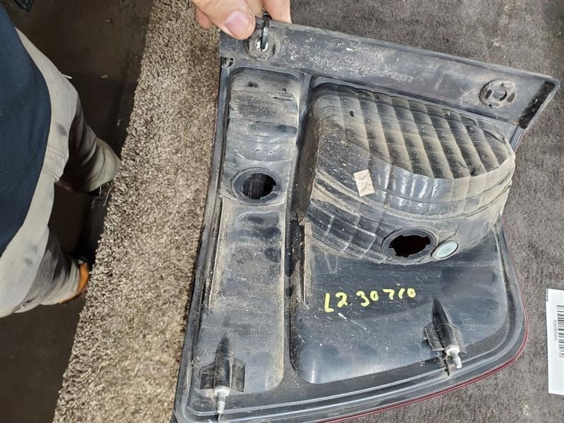 Driver Left Tail Light Fits 03-06 EXPEDITION 990375