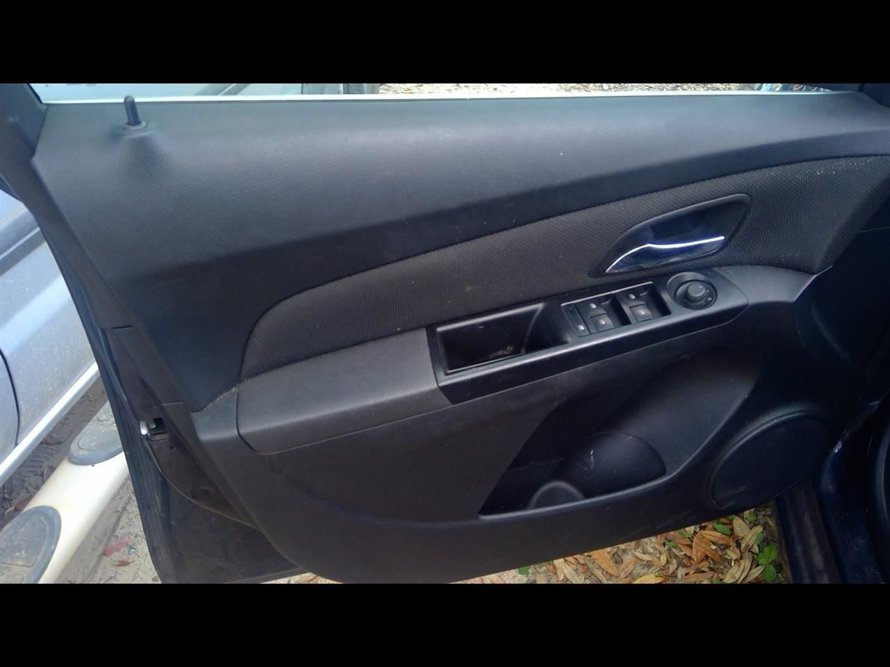Grille Lower Center Of Fascia Transmission Opt MH8 Fits 11-14 CRUZE 1126759