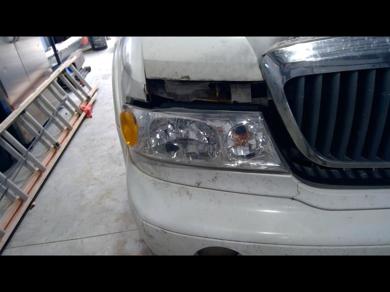 Passenger Right Tail Light Lid Mounted Fits 98-02 NAVIGATOR 1098371
