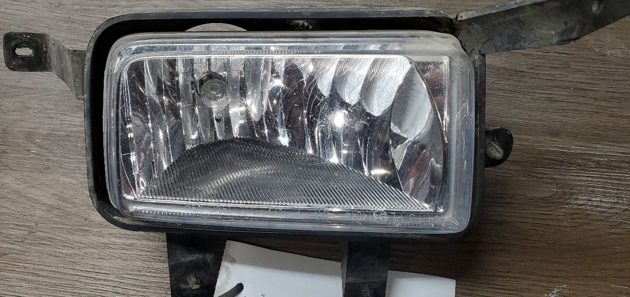 Driver Corner/Park Light Fog-driving Fits 15-20 SUBURBAN 1500 1073809