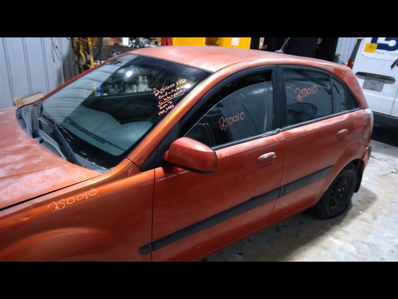 Passenger Front Spindle/Knuckle With Power Steering Fits 06-11 RIO 1098236
