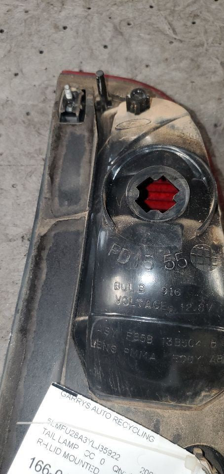 Passenger Right Tail Light Lid Mounted Fits 98-02 NAVIGATOR 1098371