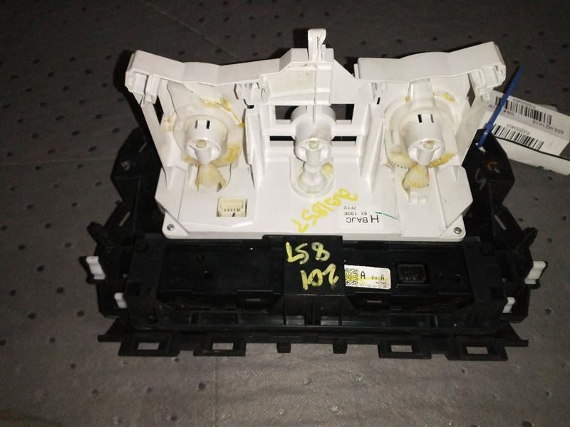 Temperature Control With AC Manual Temperature Control Fits 17 MAZDA 3 550403