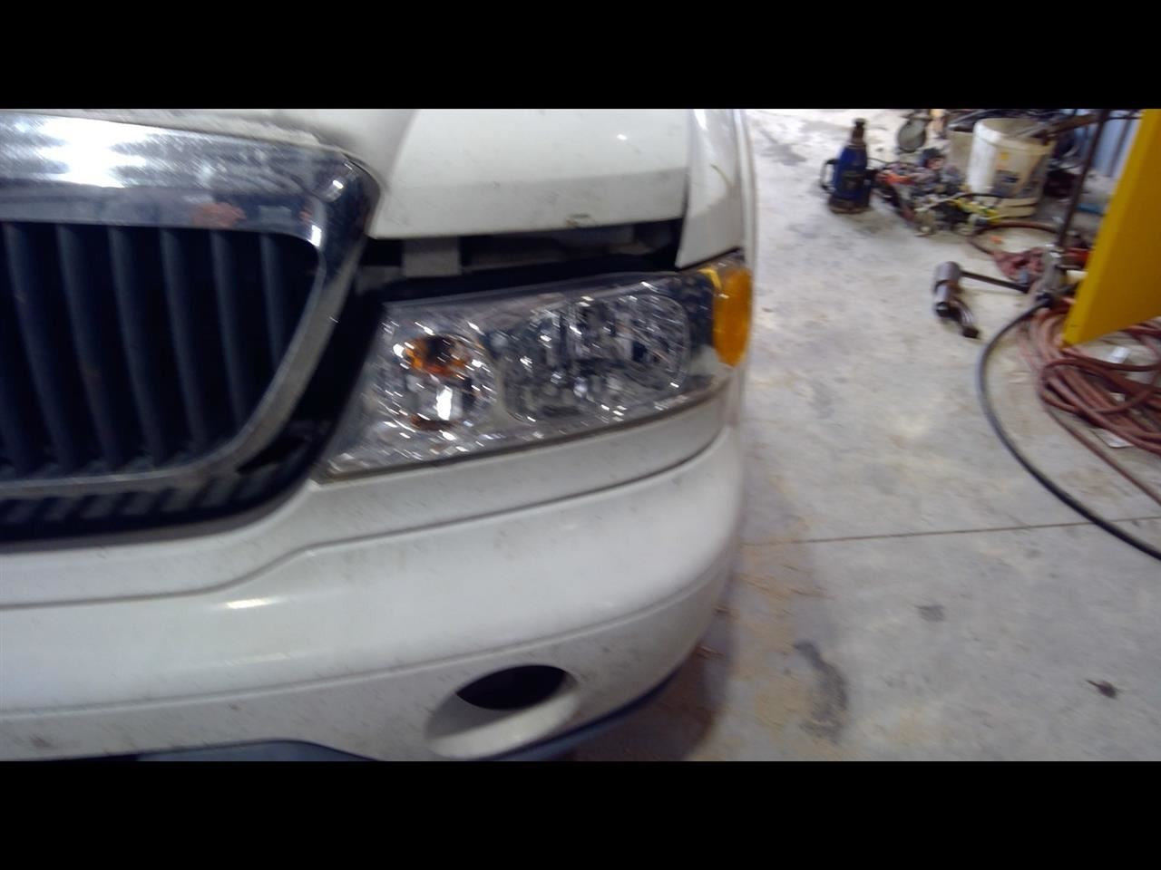 Passenger Right Tail Light Lid Mounted Fits 98-02 NAVIGATOR 1098371