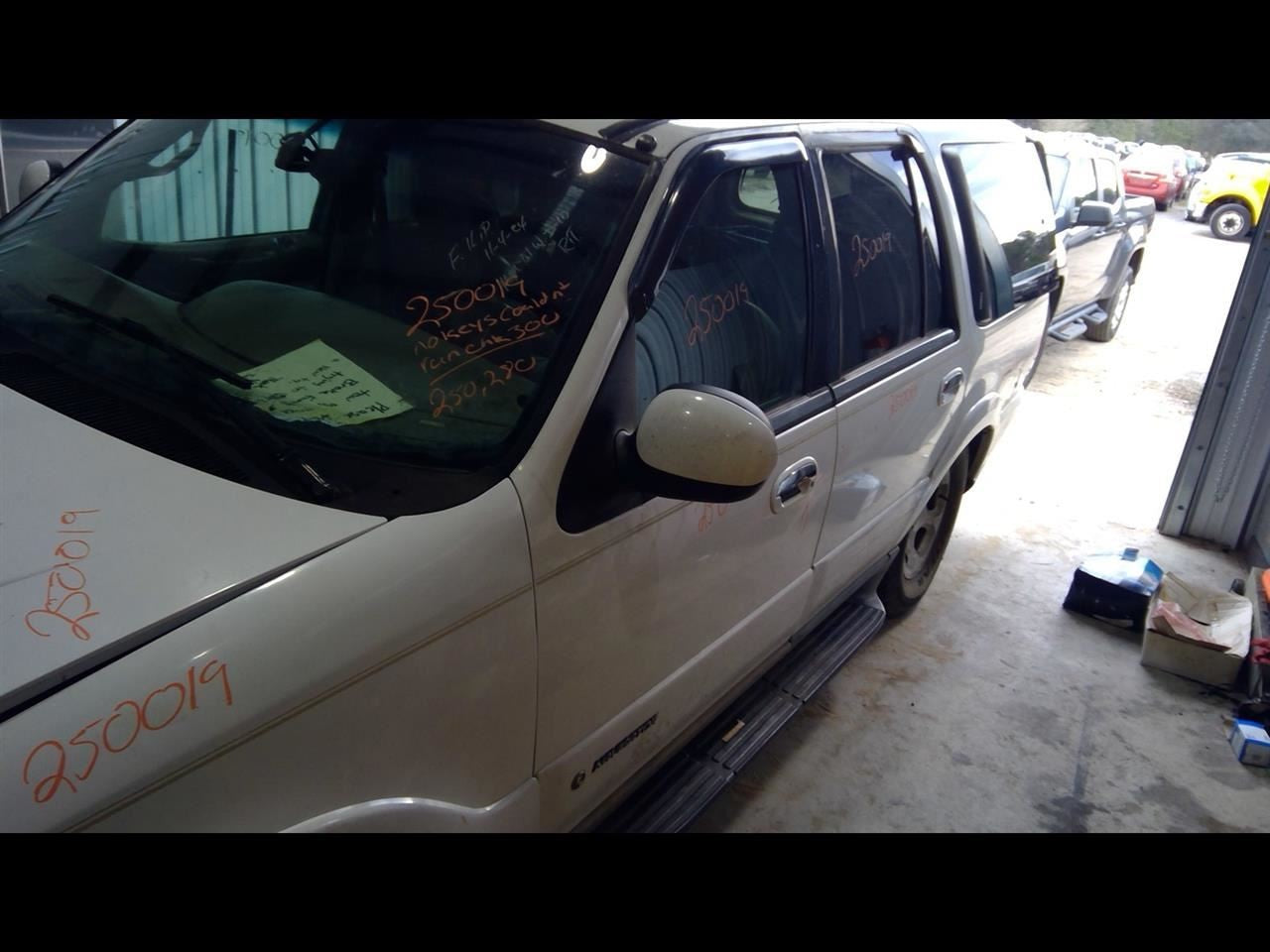 Driver Door Handle Exterior Door Handle Assembly Fits 00-02 NAVIGATOR 1098378