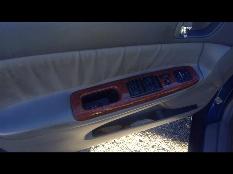 Driver Left Tail Light Fits 02-04 CAMRY 641358
