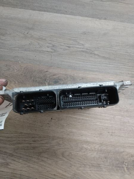 Engine ECM Electronic Control Module 5.6L 8 Cylinder Fits 14 NV 2500 1061422