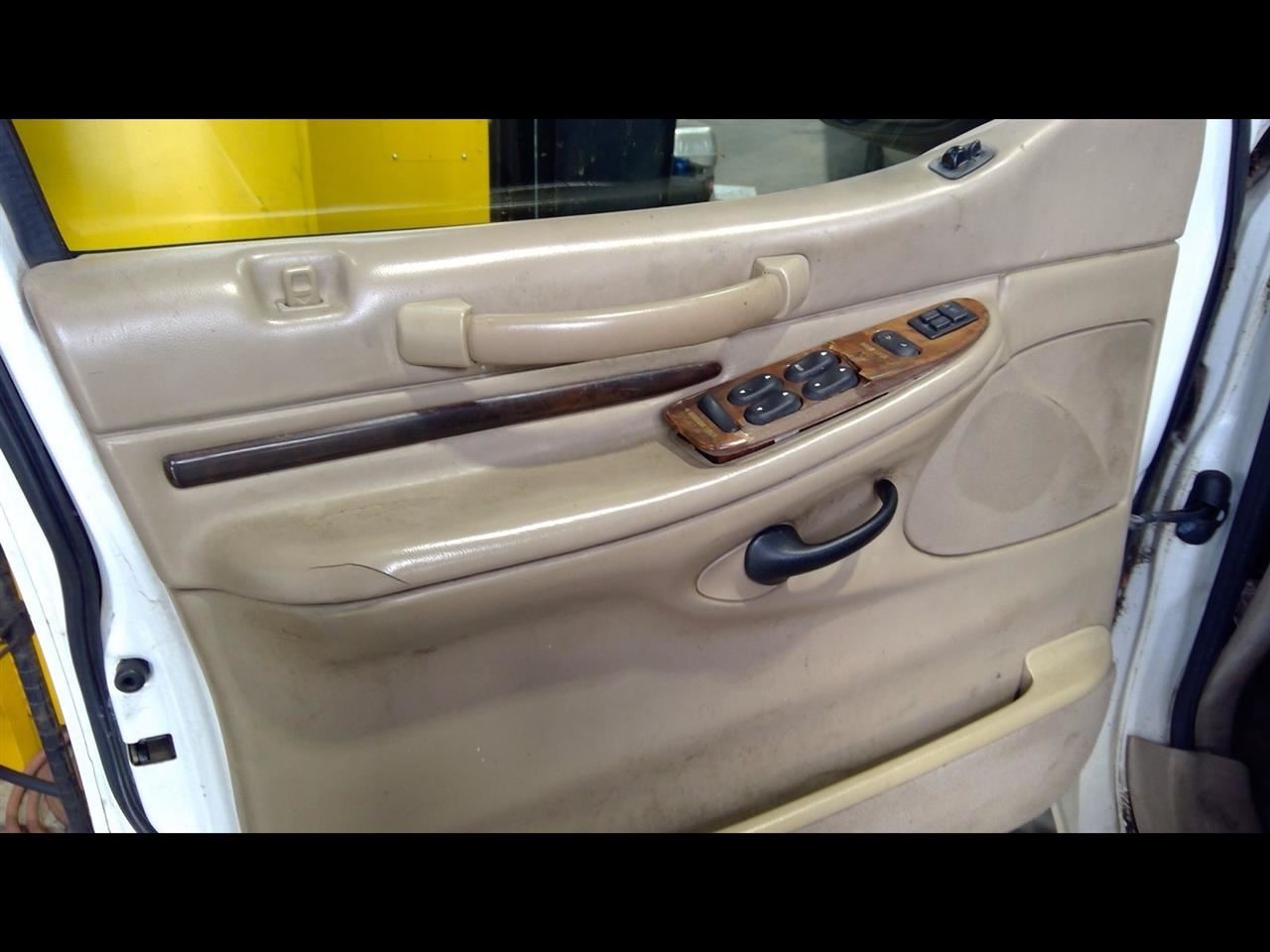Driver Door Handle Exterior Door Handle Assembly Fits 00-02 NAVIGATOR 1098378