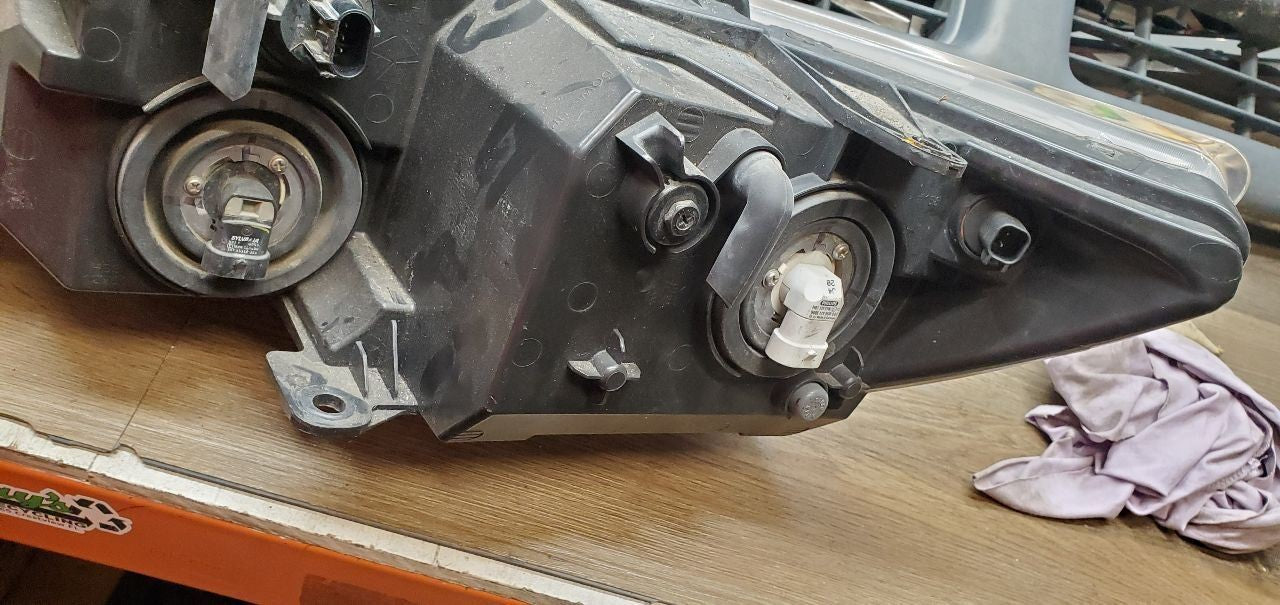 Passenger Headlight Quad Halogen Chrome Bezel Fits 09-20 JOURNEY 1120369