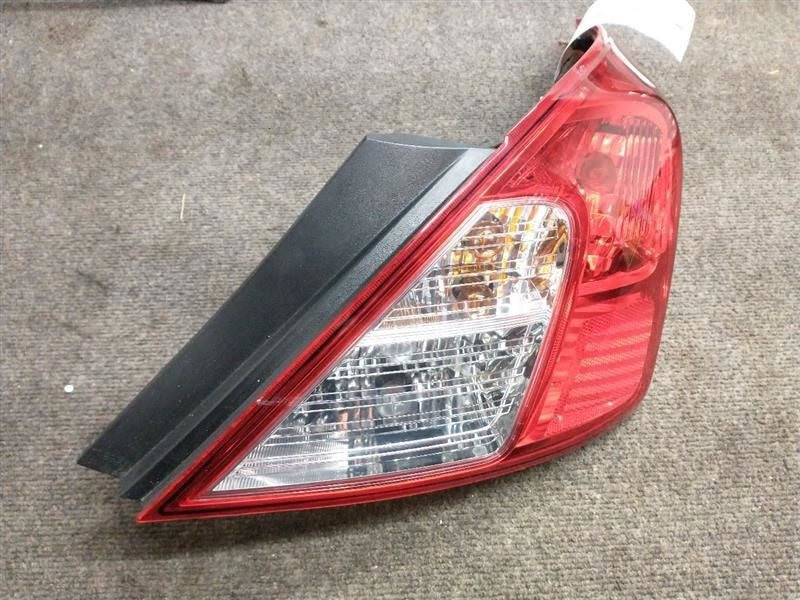Passenger Tail Light Quarter Panel Mounted Sedan Fits 12-19 VERSA 704039