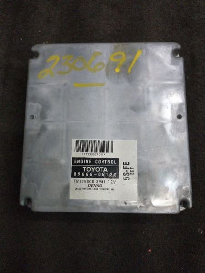 Engine ECM Electronic Control Module By Glove Box Fits 00-01 CAMRY 970545