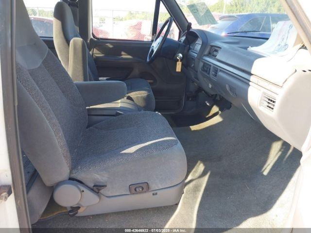 Passenger Corner/Park Light Side Marker Fits 92-97 FORD F250 PICKUP 1136227