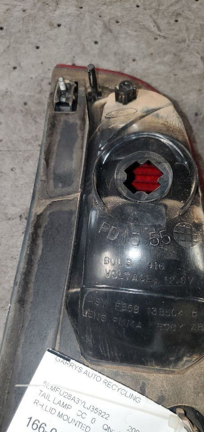 Passenger Right Tail Light Lid Mounted Fits 98-02 NAVIGATOR 1098371