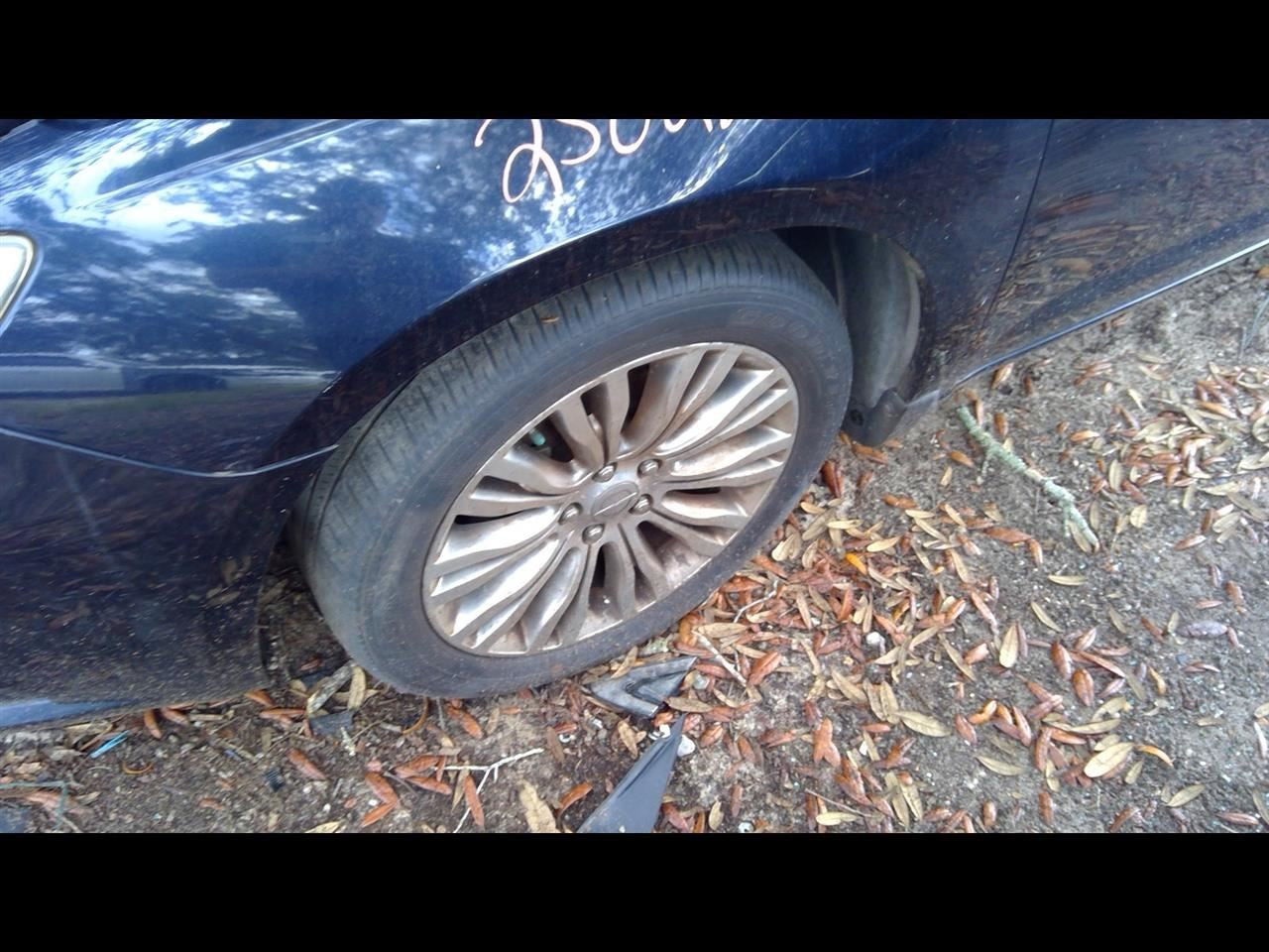 200       2012 High Mounted Stop Light 1126931