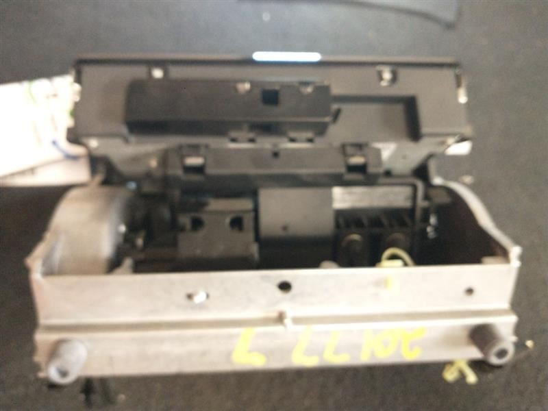 Audio Equipment Radio Remote CD Player Fits 07-10 AUDI A8 539615