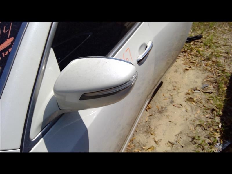 Audio Equipment Radio Control Rear Audio Only Fits 11-13 EQUUS 744680