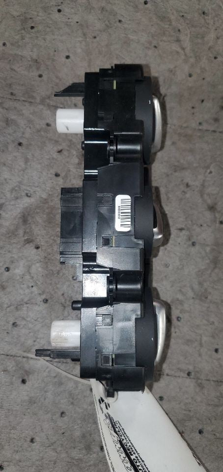 Temperature Control Manual Temperature Control Fits 15-18 JETTA 1108856